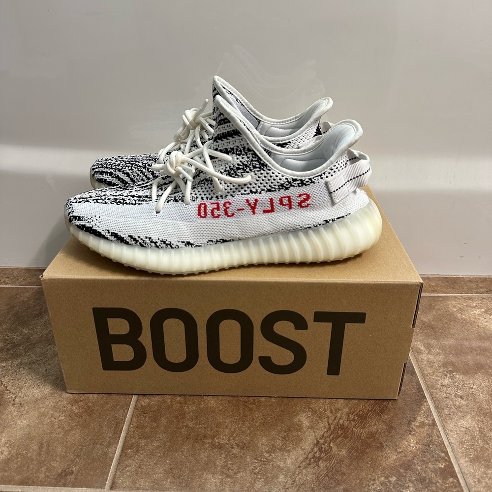 Barley used yeezy 350 boosts. V.2. Zebra